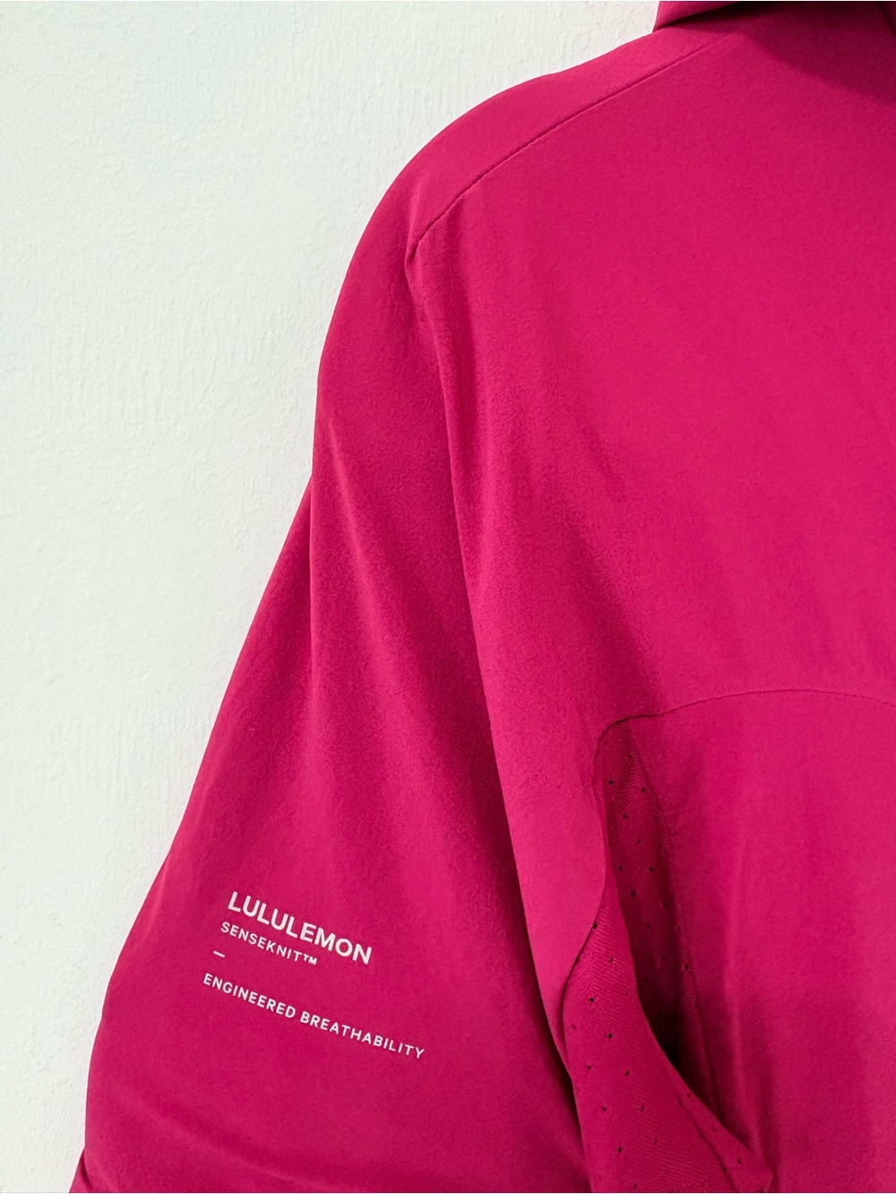 Lululemon SenseKnit Composite Running Jacket Size 6 Pomegranate EUC - Picture 6 of 14